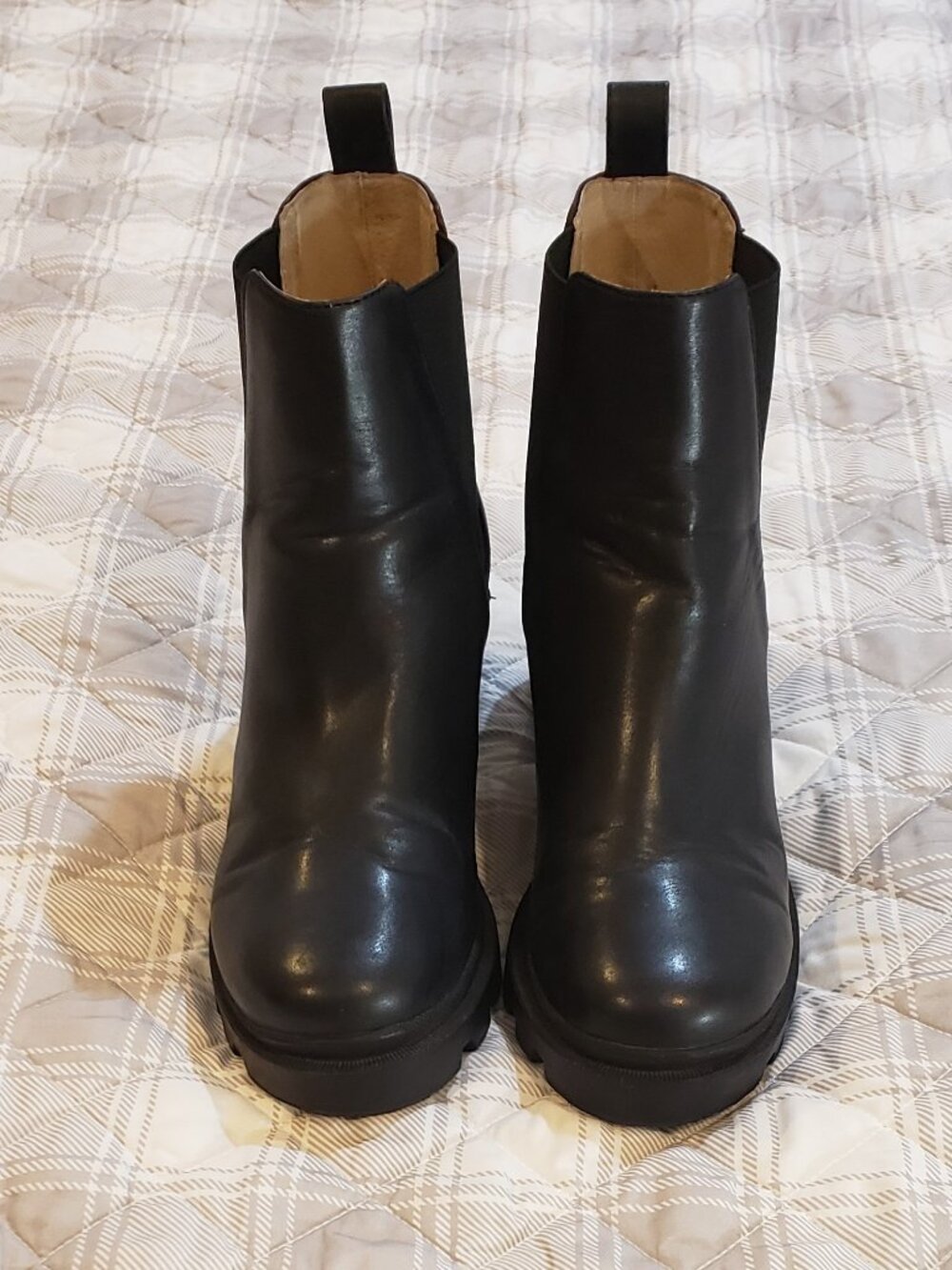 Steve Madden Amulet Black Lug Sole Platform Chelsea Boots Women's Size 10.